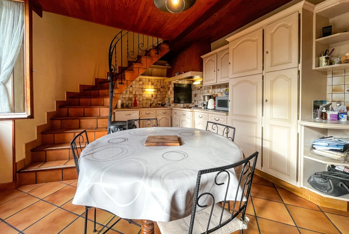 Maison de 125 m² avec terrain de 695 m² à Clemensat, proximité Romagnat 