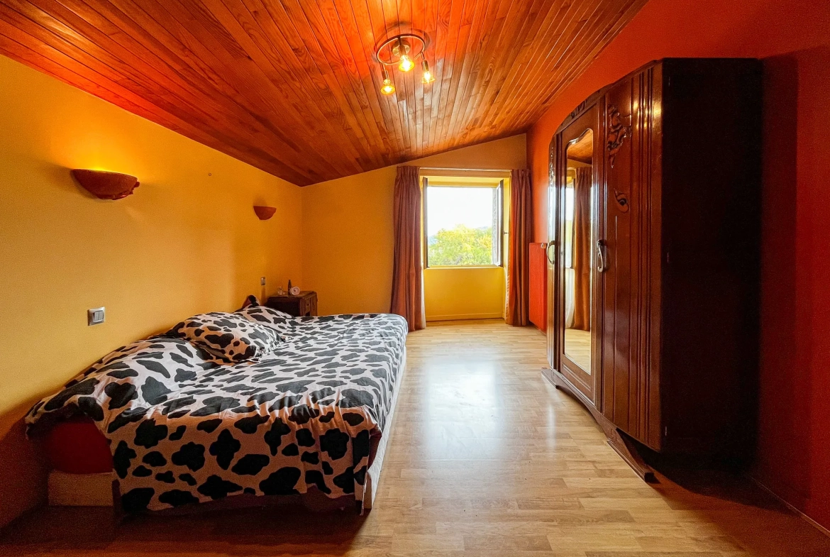 Maison de 125 m² avec terrain de 695 m² à Clemensat, proximité Romagnat 