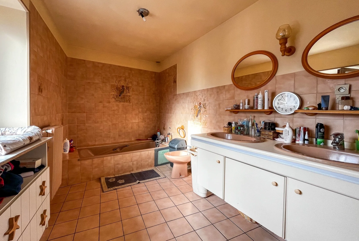 Maison de 125 m² avec terrain de 695 m² à Clemensat, proximité Romagnat 