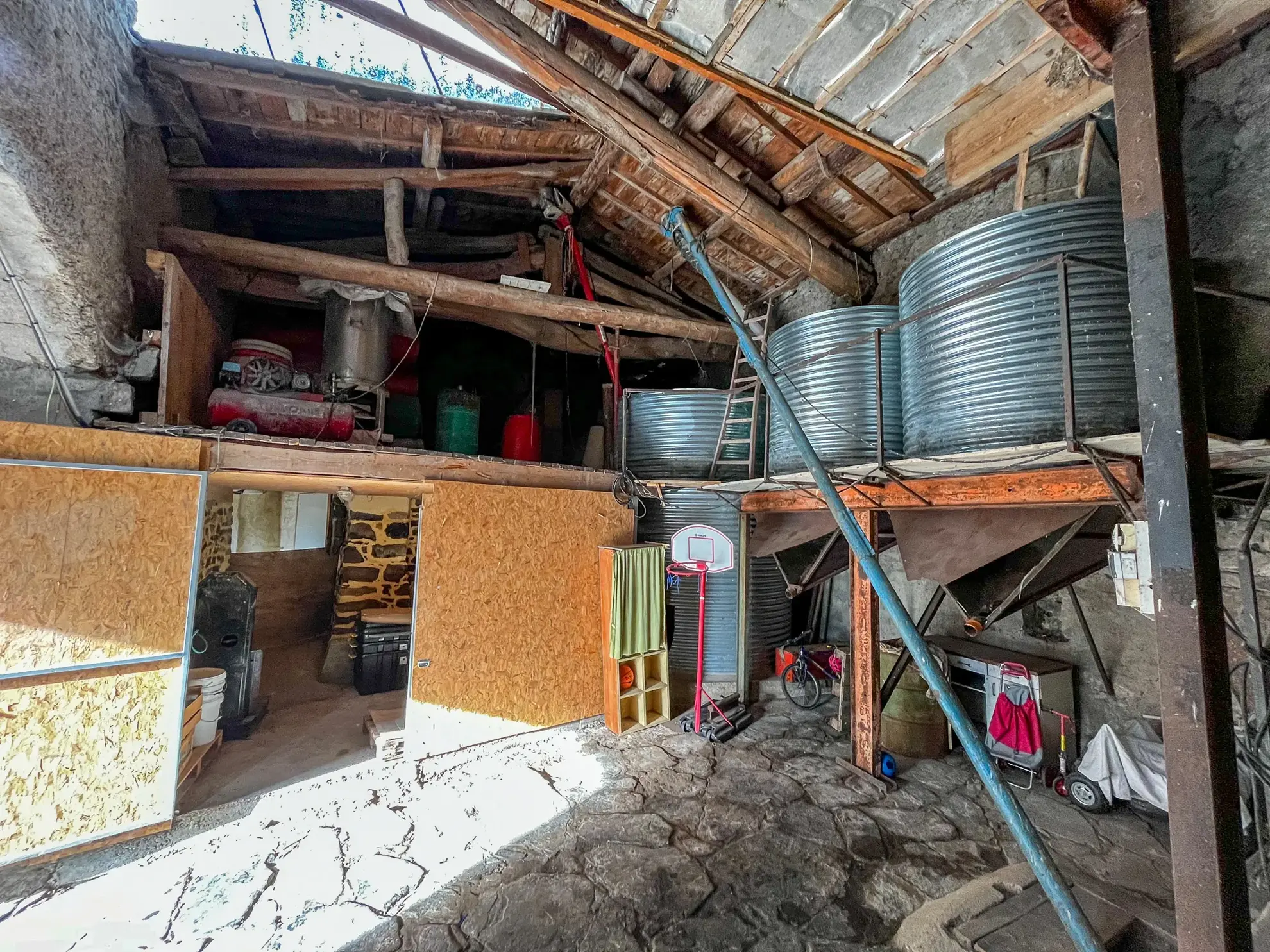 Maison de 125 m² avec terrain de 695 m² à Clemensat, proximité Romagnat 