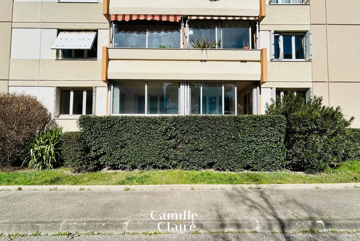 Investissez dans un appartement T4/5 à Aix-en-Provence avec garage et terrasse, idéal pour rénovation et rentabilité 