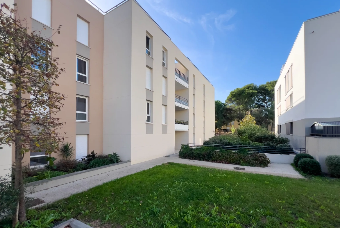 Appartement 2 pièces neuf avec terrasse et piscine à La Londe-les-Maures 