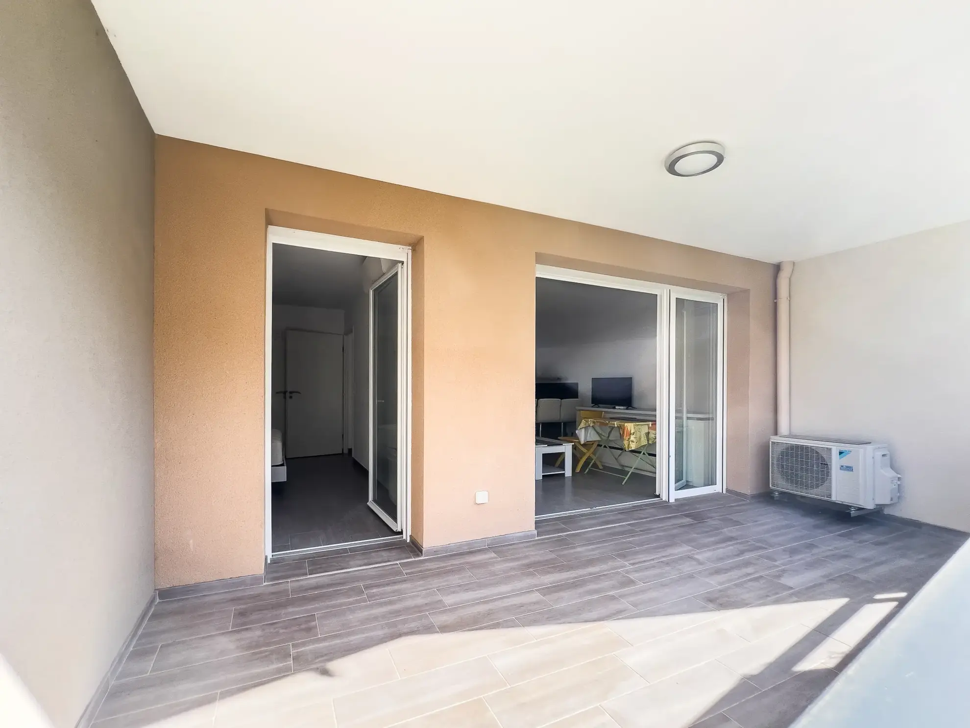 Appartement 2 pièces neuf avec terrasse et piscine à La Londe-les-Maures 