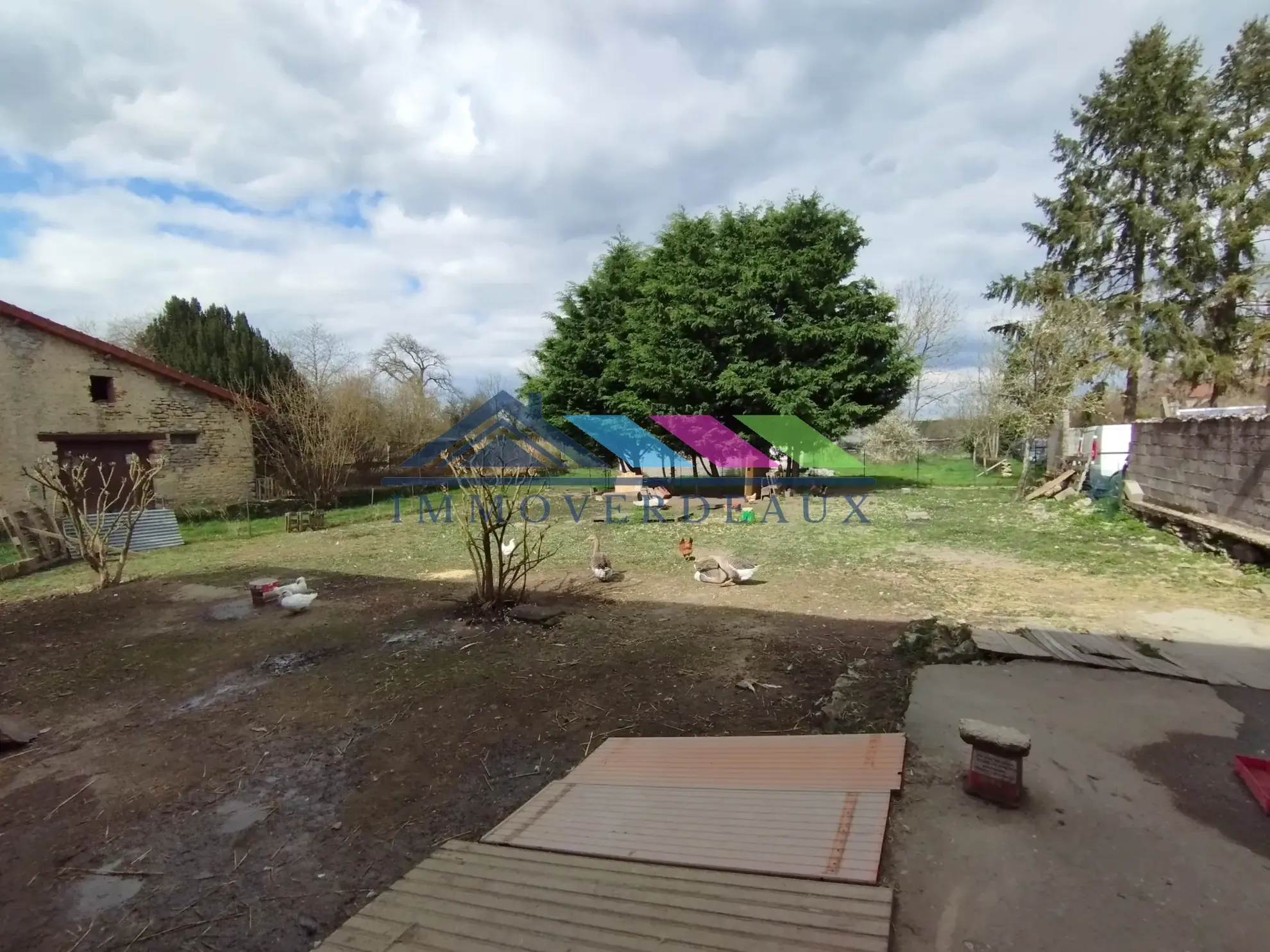 Maison à fort potentiel à Autrepierre avec terrasse et grandes pièces à rénover 