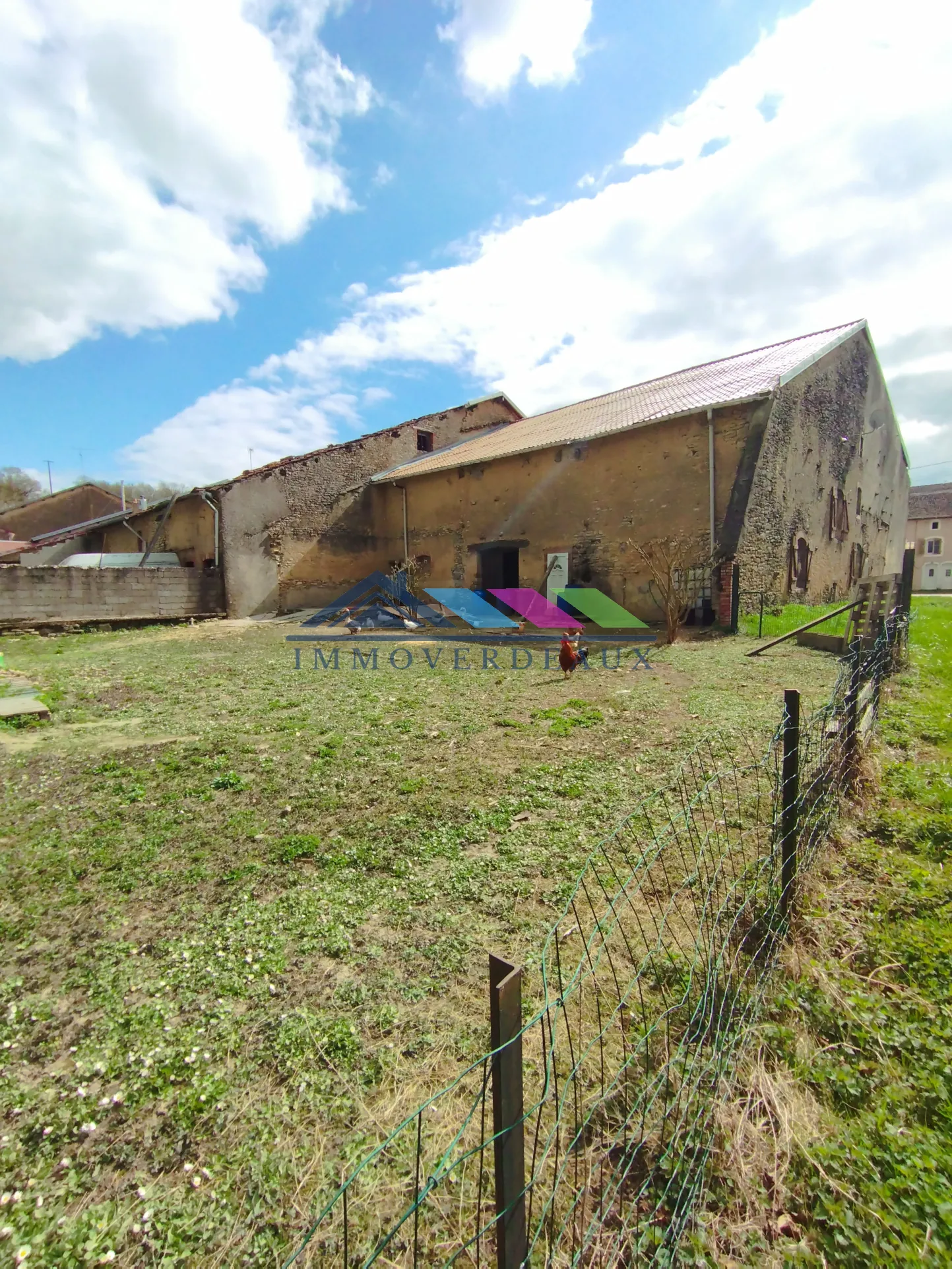 Maison à fort potentiel à Autrepierre avec terrasse et grandes pièces à rénover 