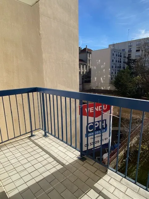 Studio lumineux à vendre à Paris 19e avec balcon et ascenseur 