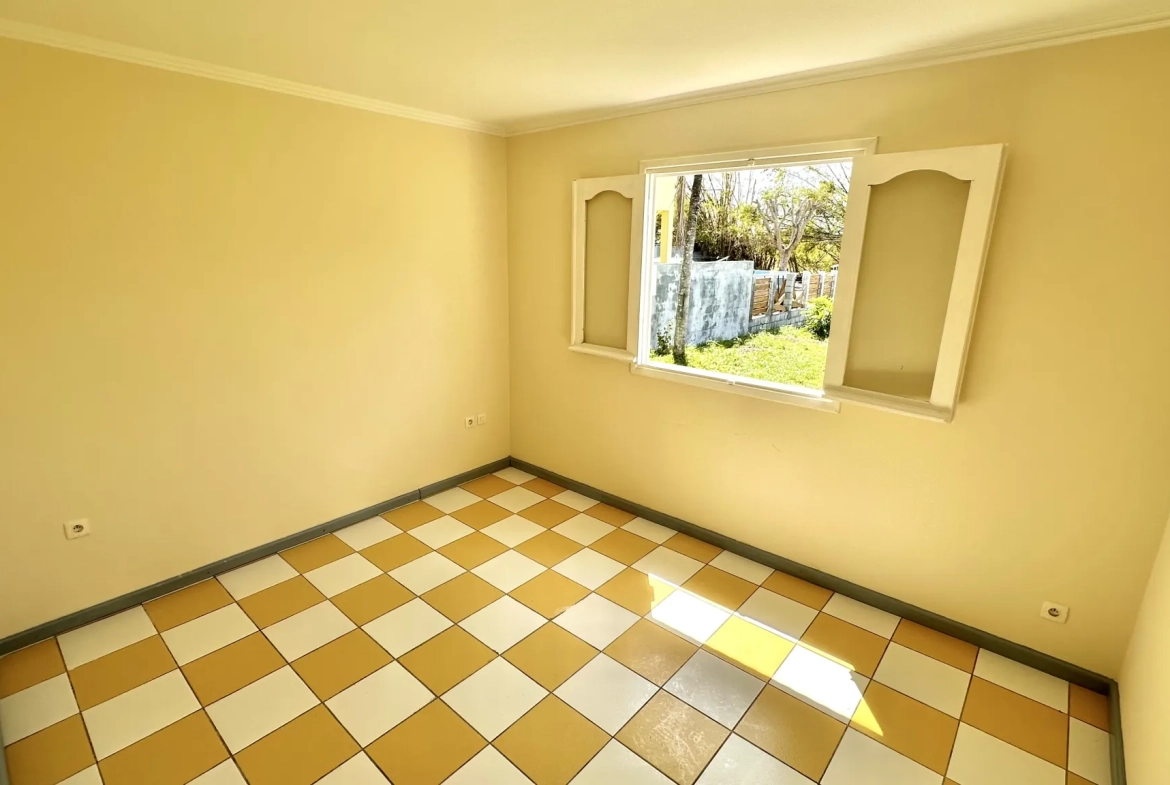 Maison F4 avec accès à la Rivière de Roches à Saint-Benoît 