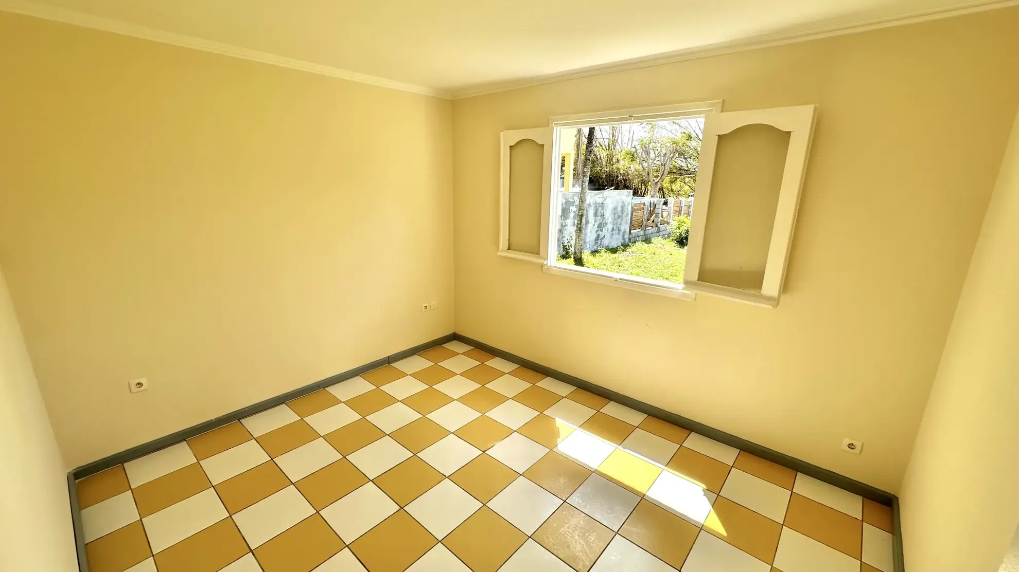 Maison F4 avec accès à la Rivière de Roches à Saint-Benoît 