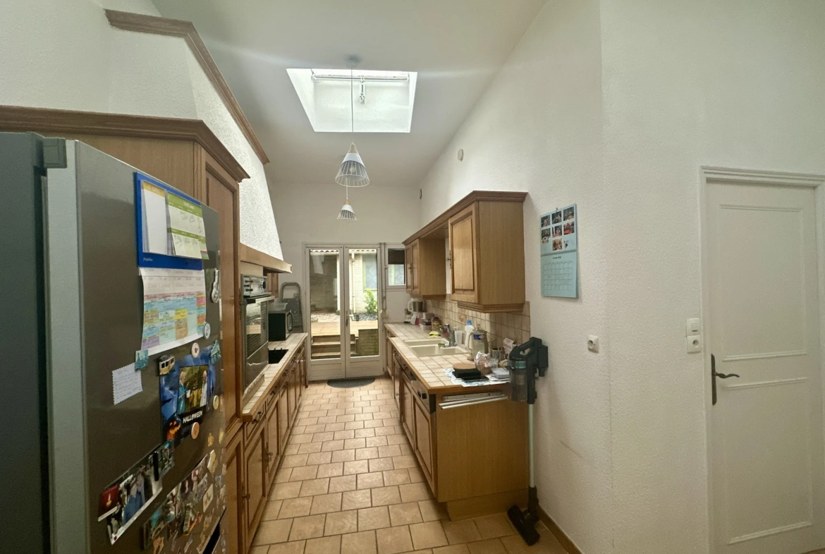 Magnifique maison bourgeoise en centre-ville de Douai avec jardin et 4 chambres 