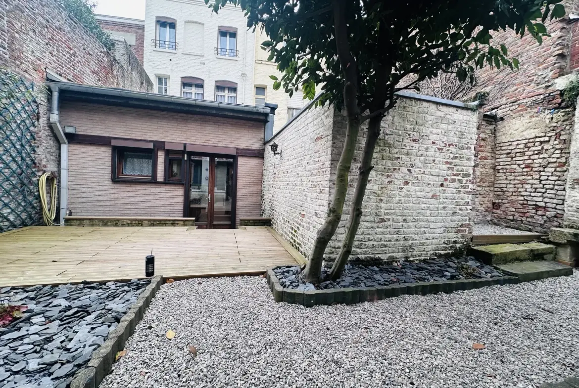 Magnifique maison bourgeoise en centre-ville de Douai avec jardin et 4 chambres 