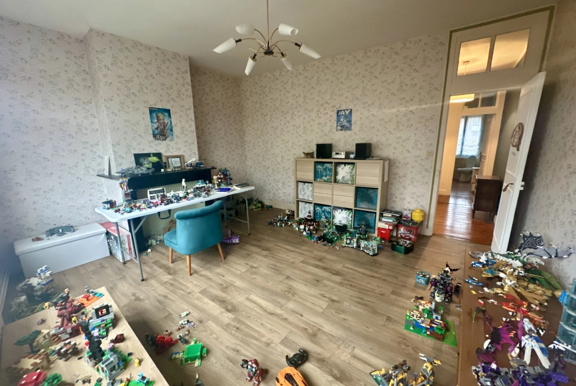 Magnifique maison bourgeoise en centre-ville de Douai avec jardin et 4 chambres 