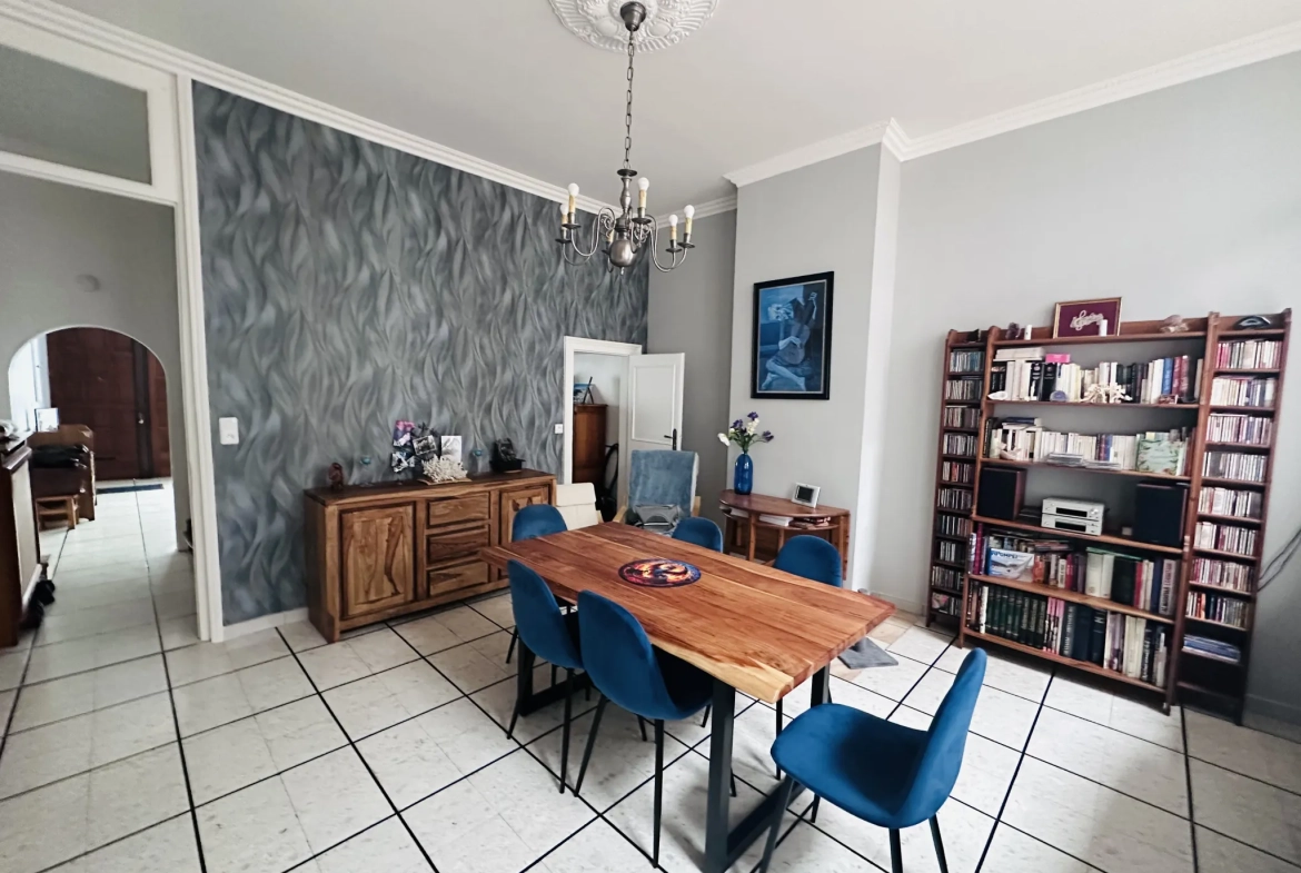 Magnifique maison bourgeoise en centre-ville de Douai avec jardin et 4 chambres 