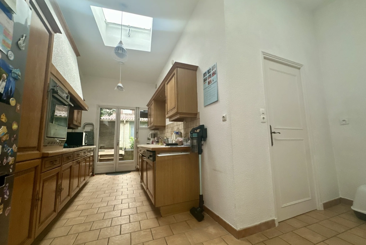 Magnifique maison bourgeoise en centre-ville de Douai avec jardin et 4 chambres 