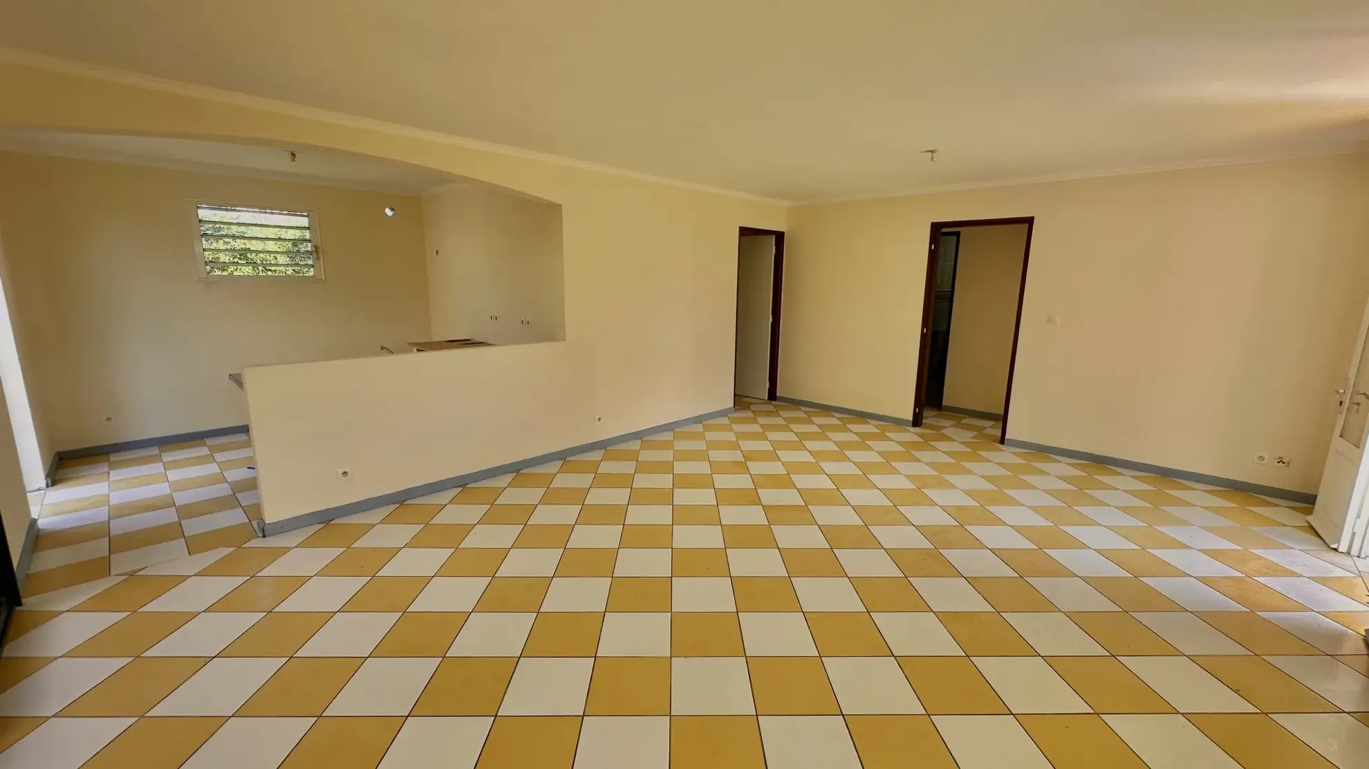 Maison F4 avec accès à la Rivière de Roches à Saint-Benoît 