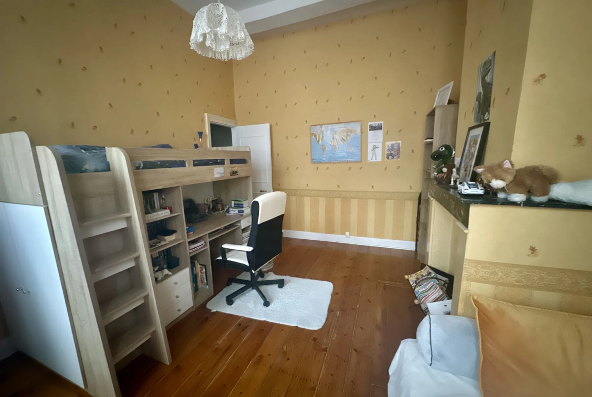 Magnifique maison bourgeoise en centre-ville de Douai avec jardin et 4 chambres 