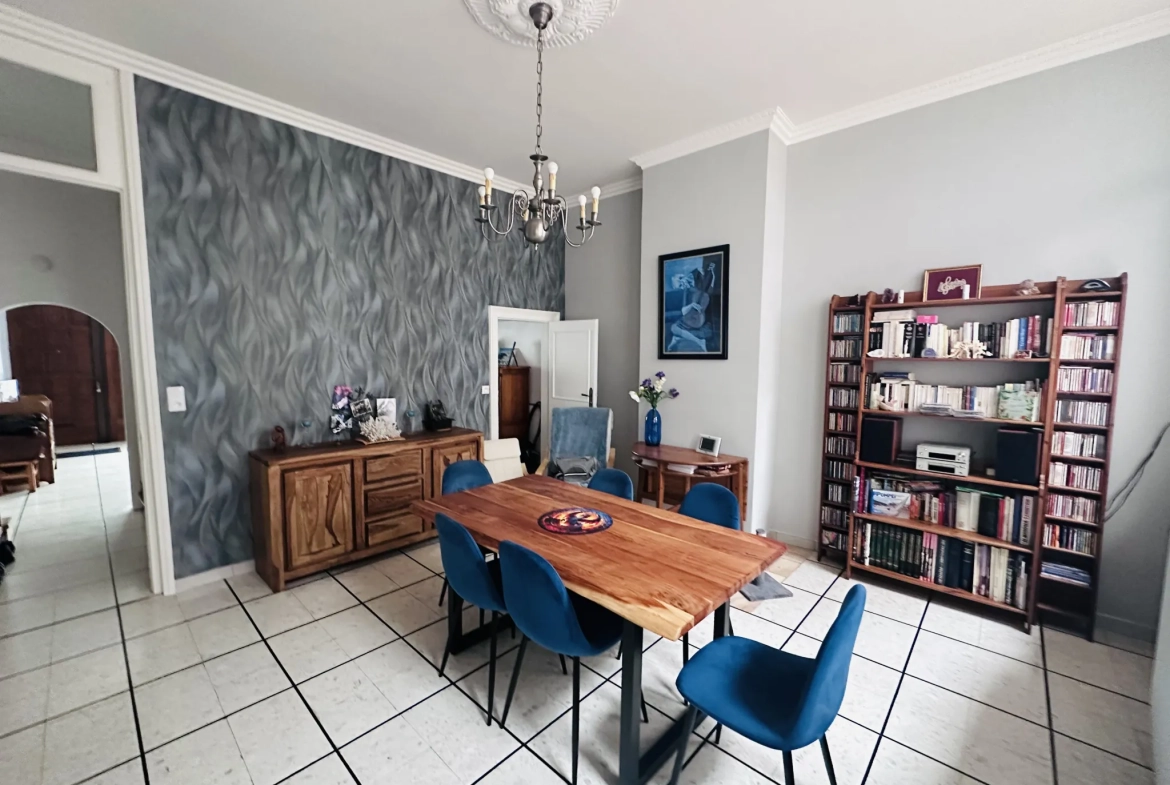 Magnifique maison bourgeoise en centre-ville de Douai avec jardin et 4 chambres 