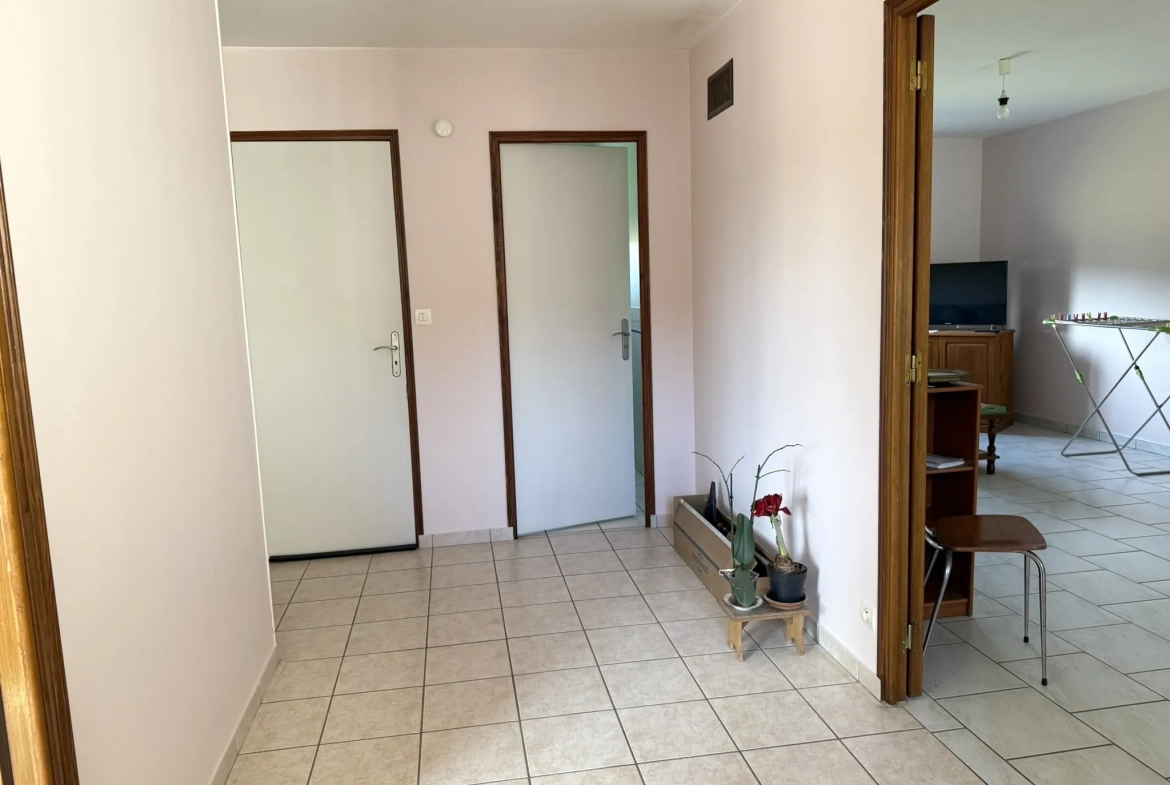 Villa lumineuse de 148 m² avec double garage à Buxeuil 