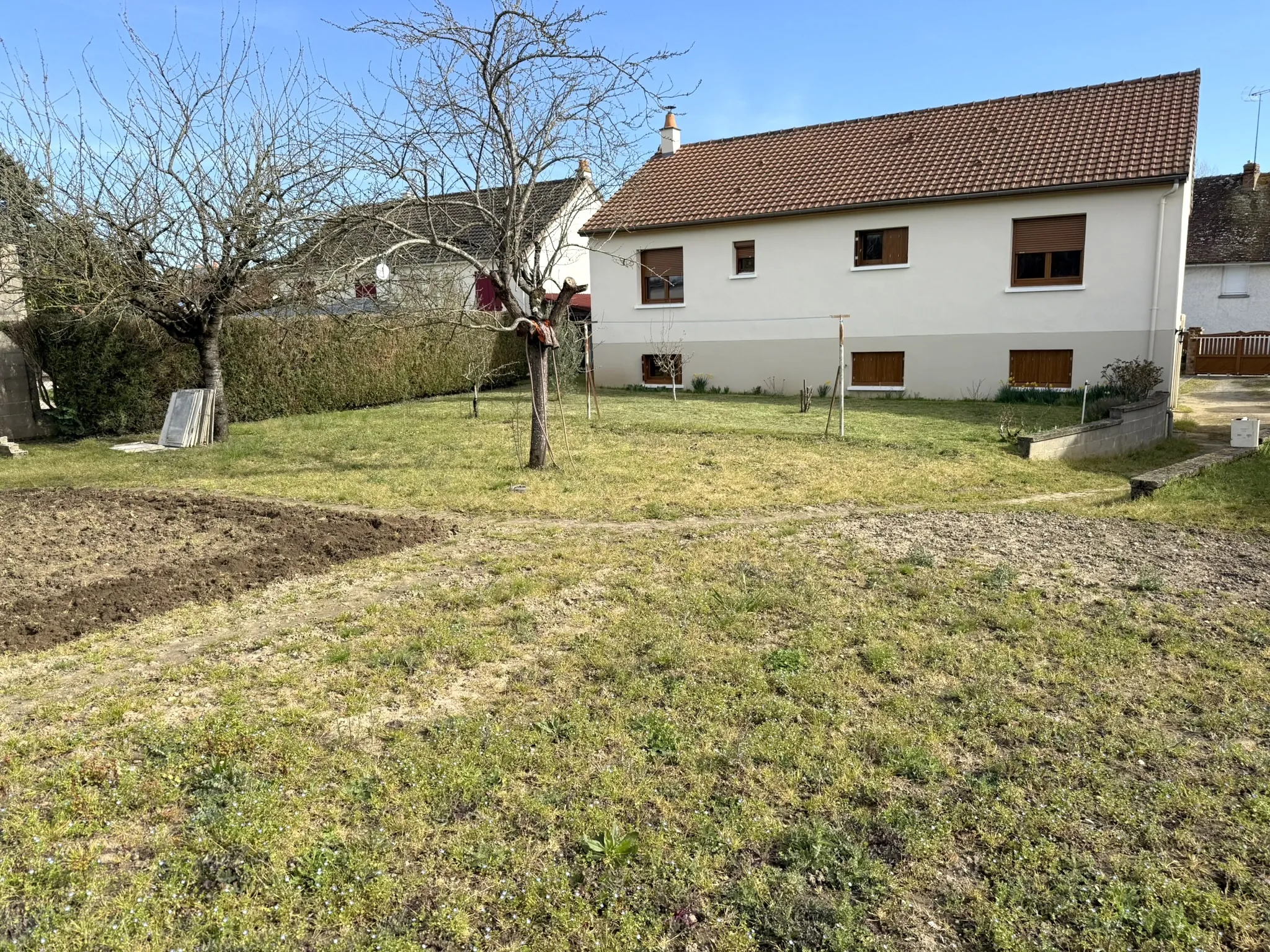Villa lumineuse de 148 m² avec double garage à Buxeuil 