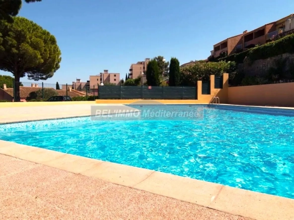 Joli duplex de 50 m² avec terrasse et parking à Cavalaire-sur-Mer 