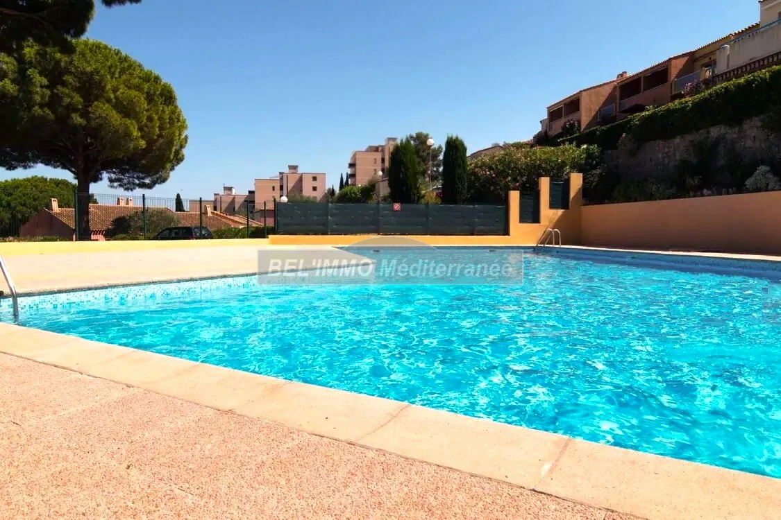 Joli duplex de 50 m² avec terrasse et parking à Cavalaire-sur-Mer 