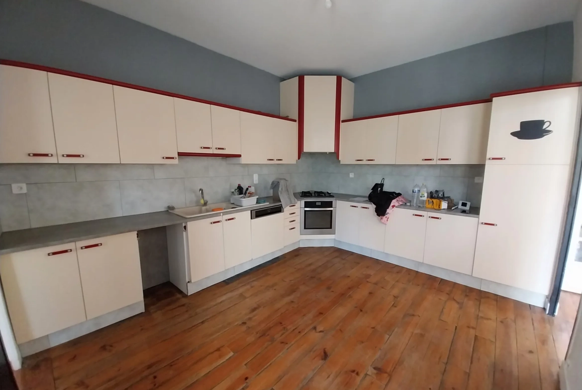 Grande maison avec 5 chambres, garage et jardin à Périgueux, quartier Hôpital 