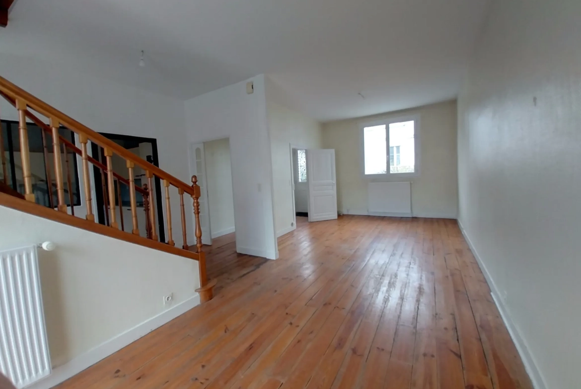 Grande maison avec 5 chambres, garage et jardin à Périgueux, quartier Hôpital 