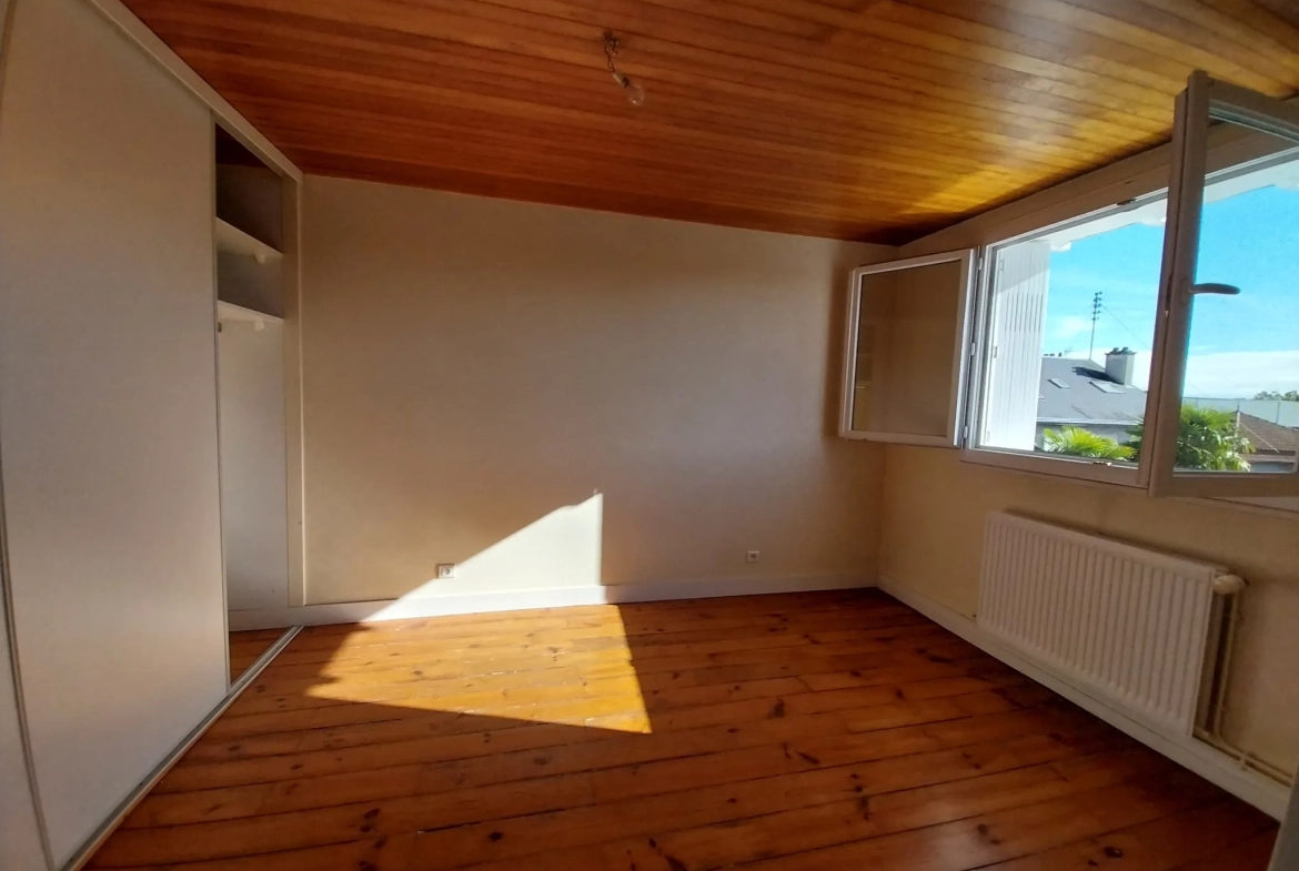 Grande maison avec 5 chambres, garage et jardin à Périgueux, quartier Hôpital 