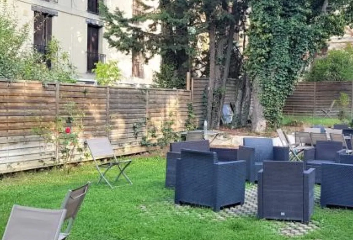 Studio de 20 m² à Aix-en-Provence avec piscine, parking et toutes options 