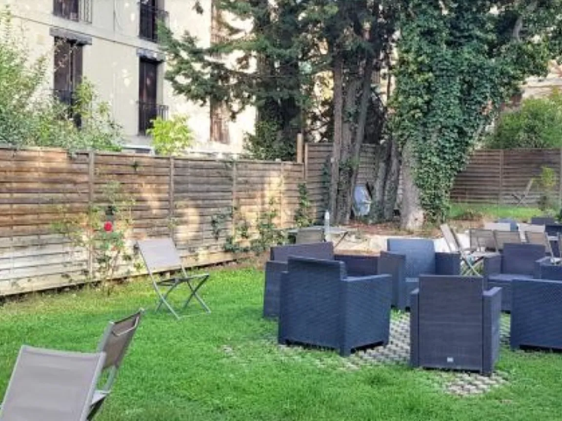 Studio de 20 m² à Aix-en-Provence avec piscine, parking et toutes options 