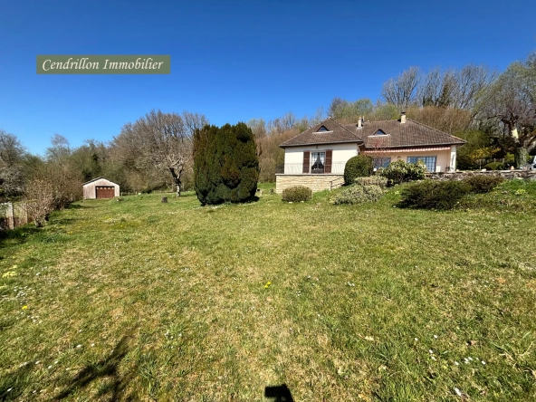 Belle maison année 70 avec grand jardin, garage et terrasse à Bourganeuf