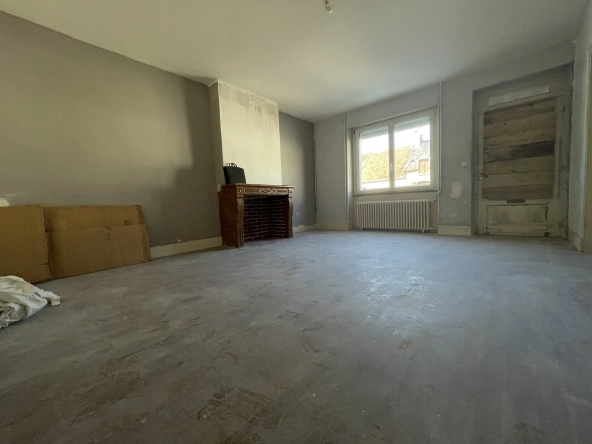 A vendre maison de 70 m² au centre de Prémery avec terrasse, proche commodités 