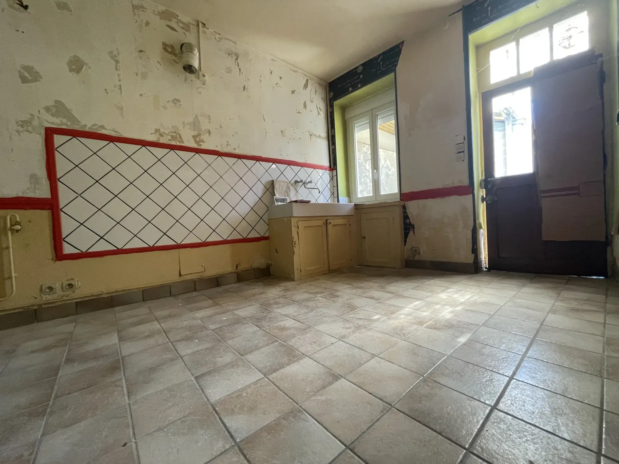 A vendre maison de 70 m² au centre de Prémery avec terrasse, proche commodités 