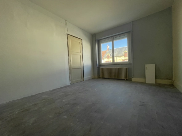 A vendre maison de 70 m² au centre de Prémery avec terrasse, proche commodités 
