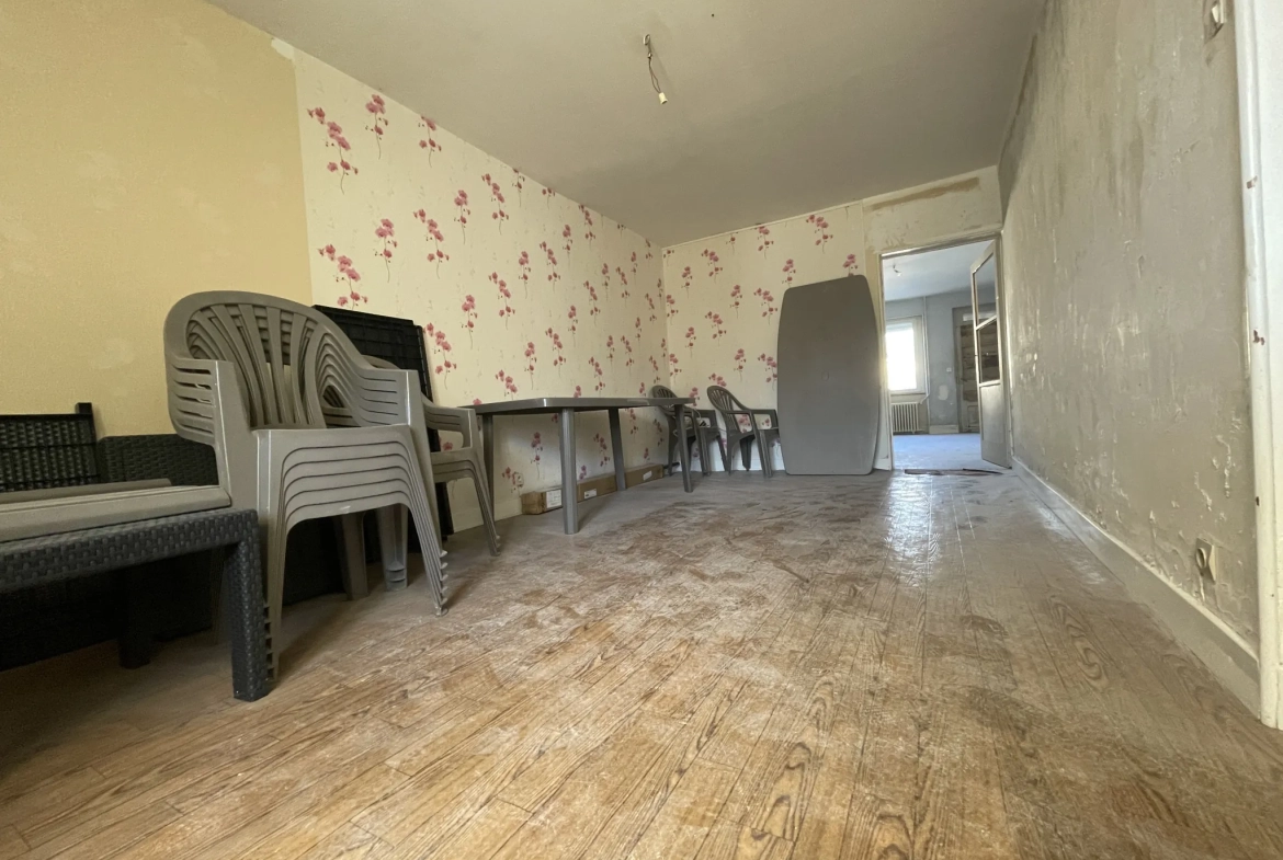 A vendre maison de 70 m² au centre de Prémery avec terrasse, proche commodités 