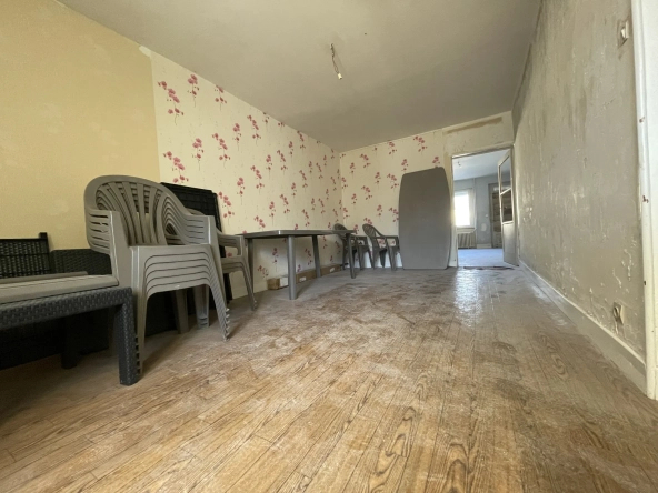 A vendre maison de 70 m² au centre de Prémery avec terrasse, proche commodités 