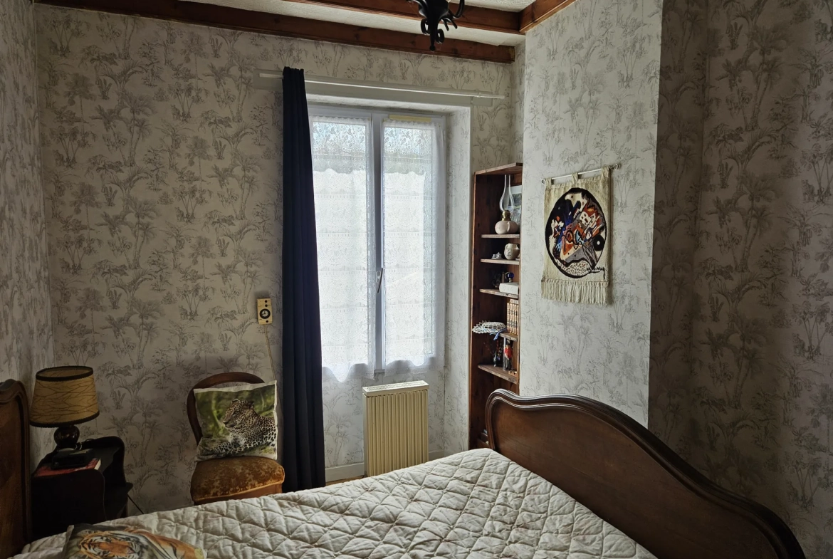 Maison de Bourg en Pierre avec 3 Chambres et Garage à Le Vanneau Irleau 