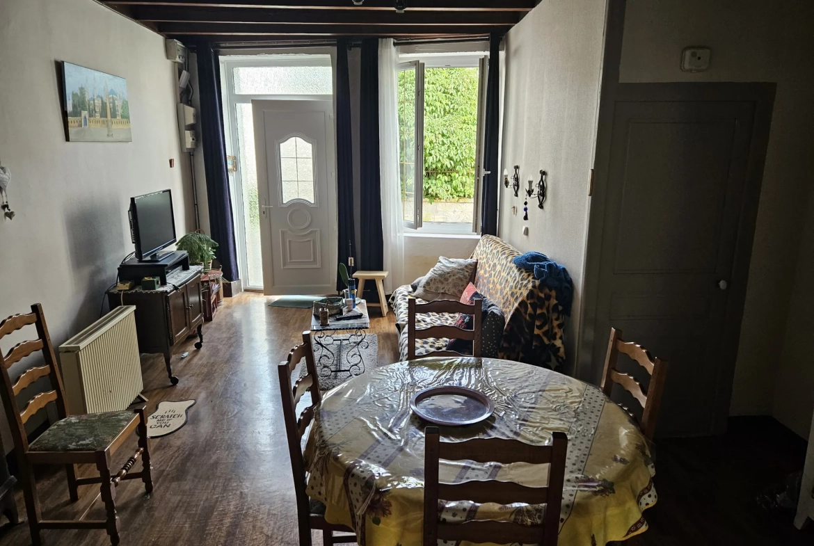 Maison de Bourg en Pierre avec 3 Chambres et Garage à Le Vanneau Irleau 