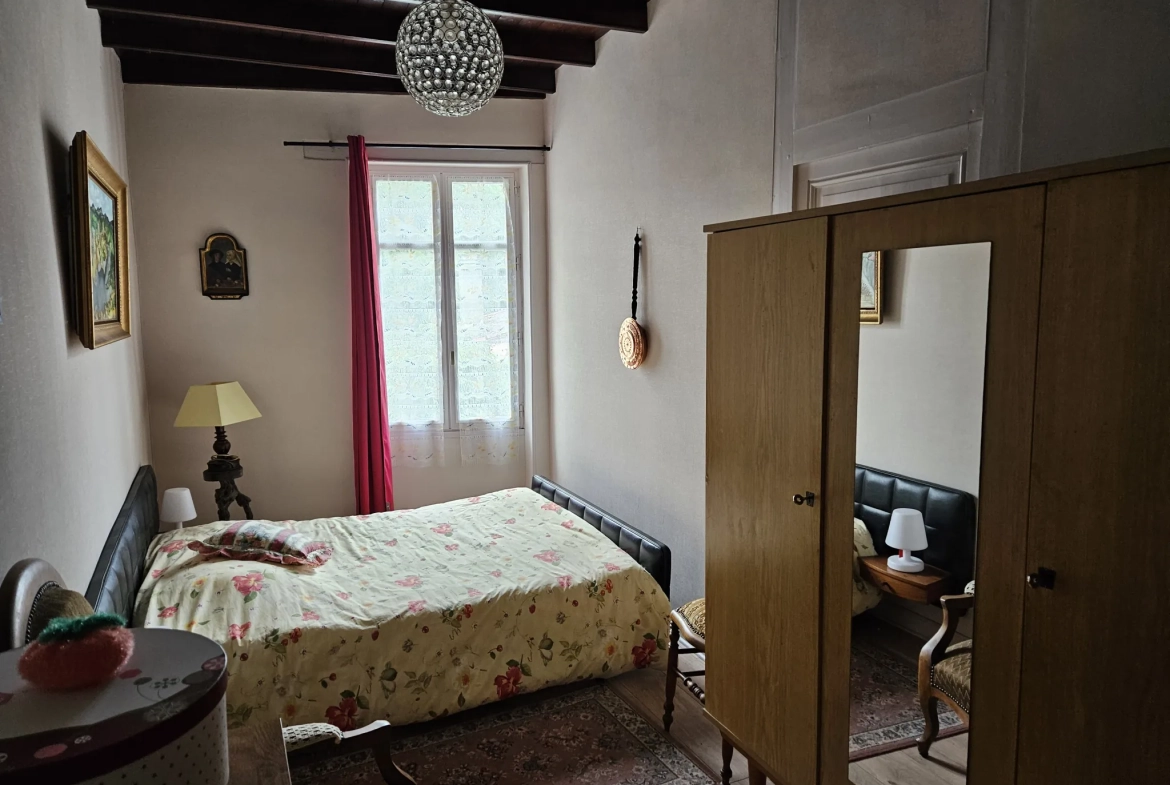 Maison de Bourg en Pierre avec 3 Chambres et Garage à Le Vanneau Irleau 
