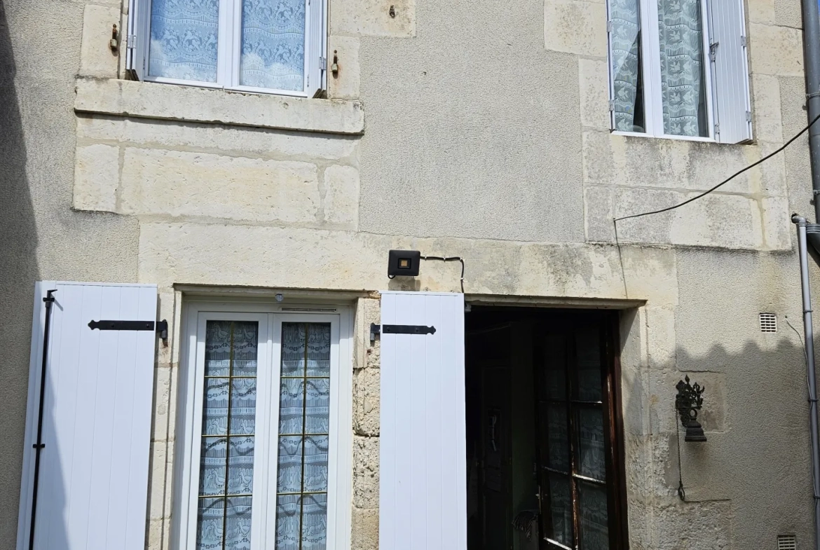 Maison de Bourg en Pierre avec 3 Chambres et Garage à Le Vanneau Irleau 
