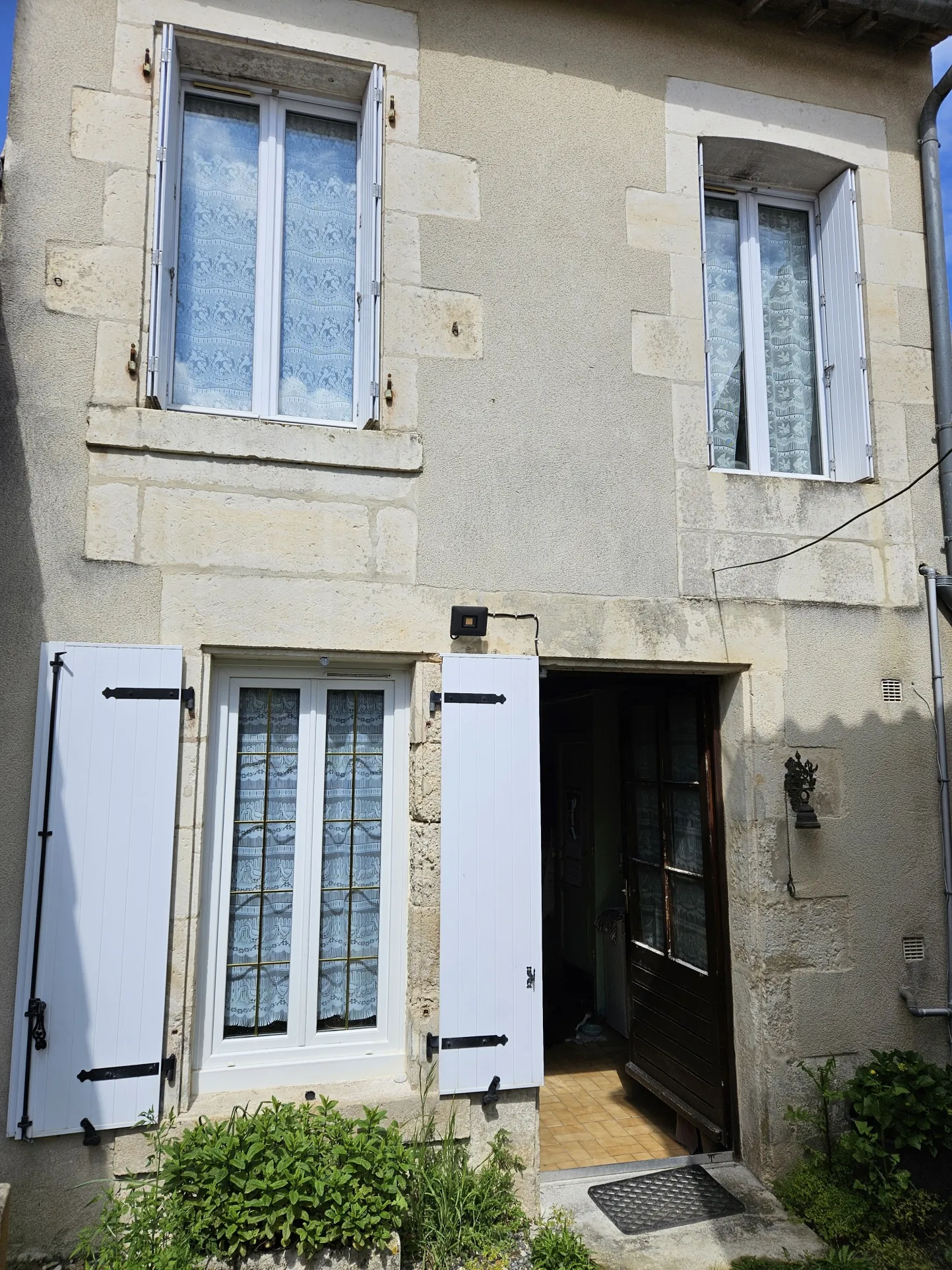 Maison de Bourg en Pierre avec 3 Chambres et Garage à Le Vanneau Irleau 