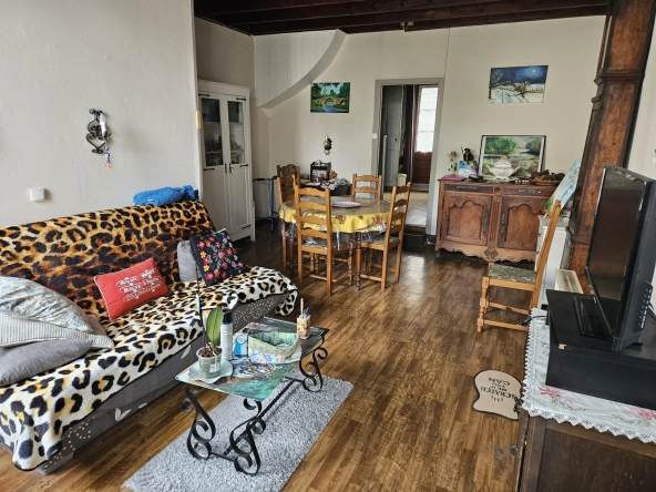 Maison de Bourg en Pierre avec 3 Chambres et Garage à Le Vanneau Irleau