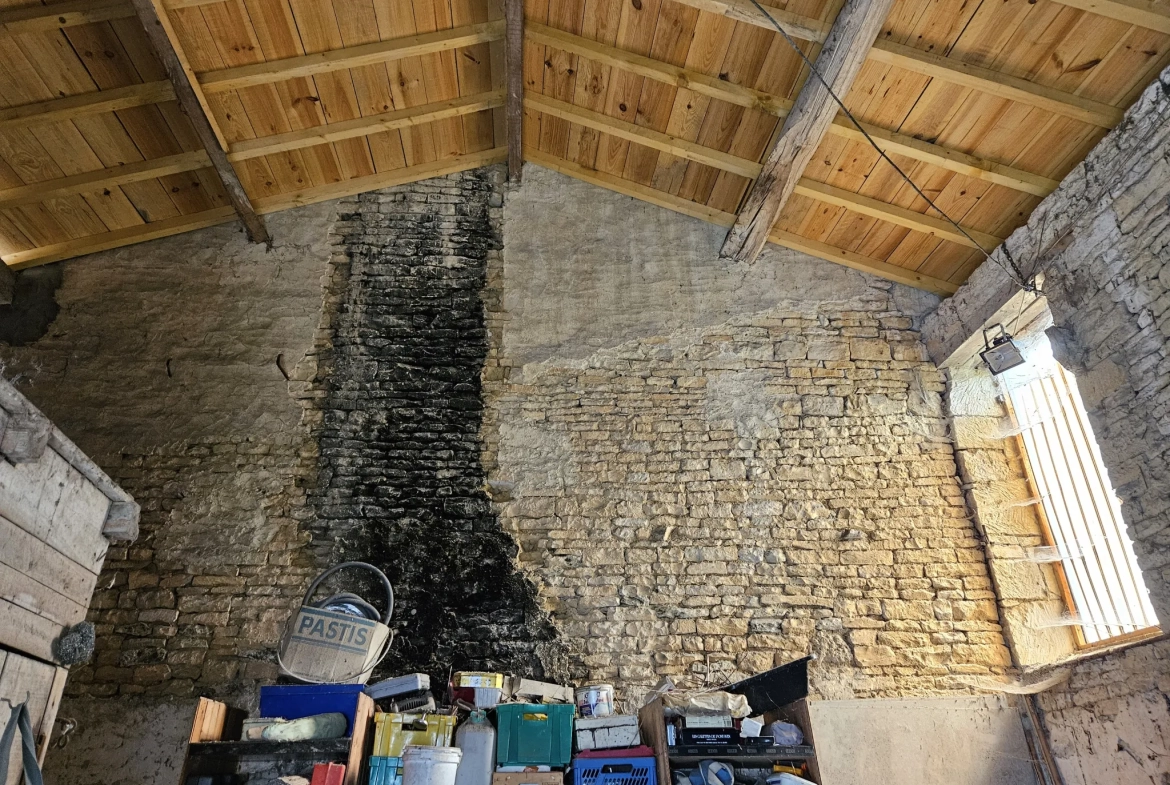 Maison de Bourg en Pierre avec 3 Chambres et Garage à Le Vanneau Irleau 