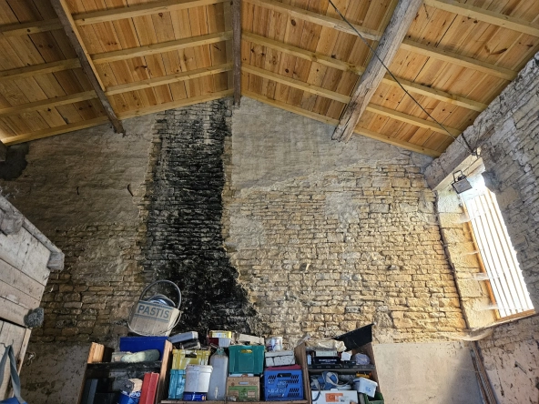 Maison de Bourg en Pierre avec 3 Chambres et Garage à Le Vanneau Irleau 