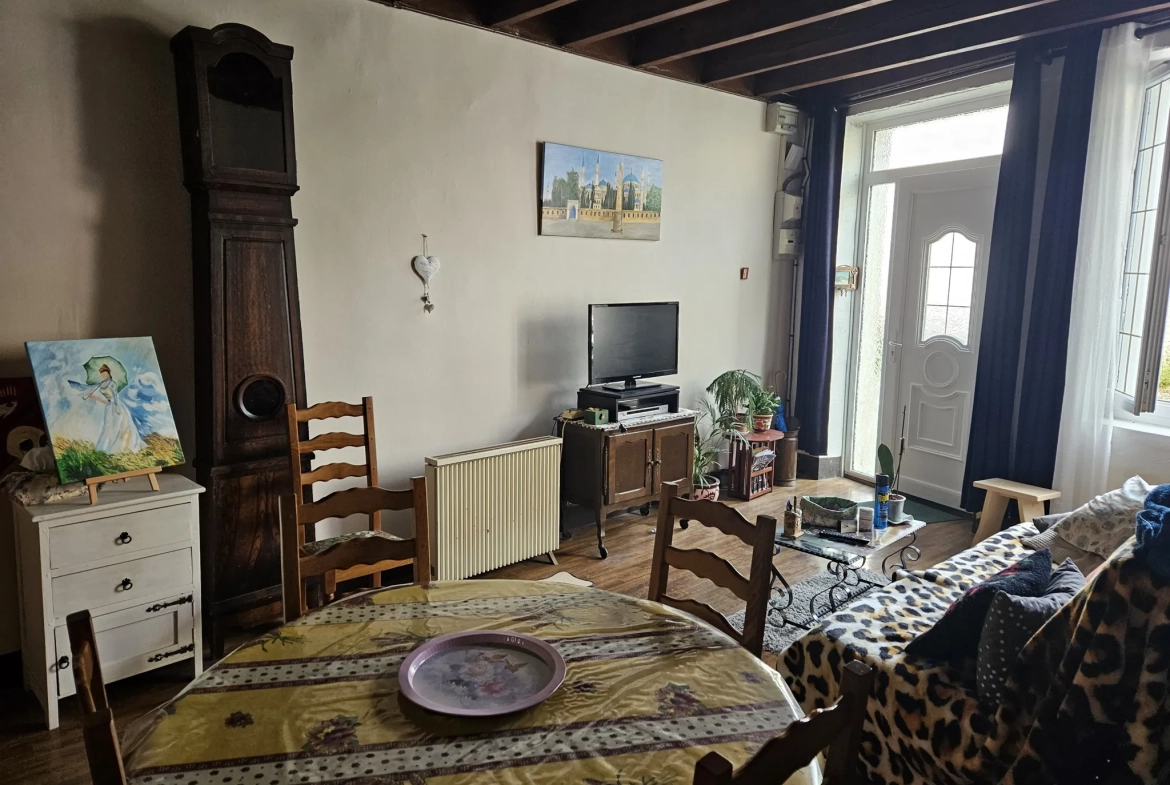 Maison de Bourg en Pierre avec 3 Chambres et Garage à Le Vanneau Irleau 