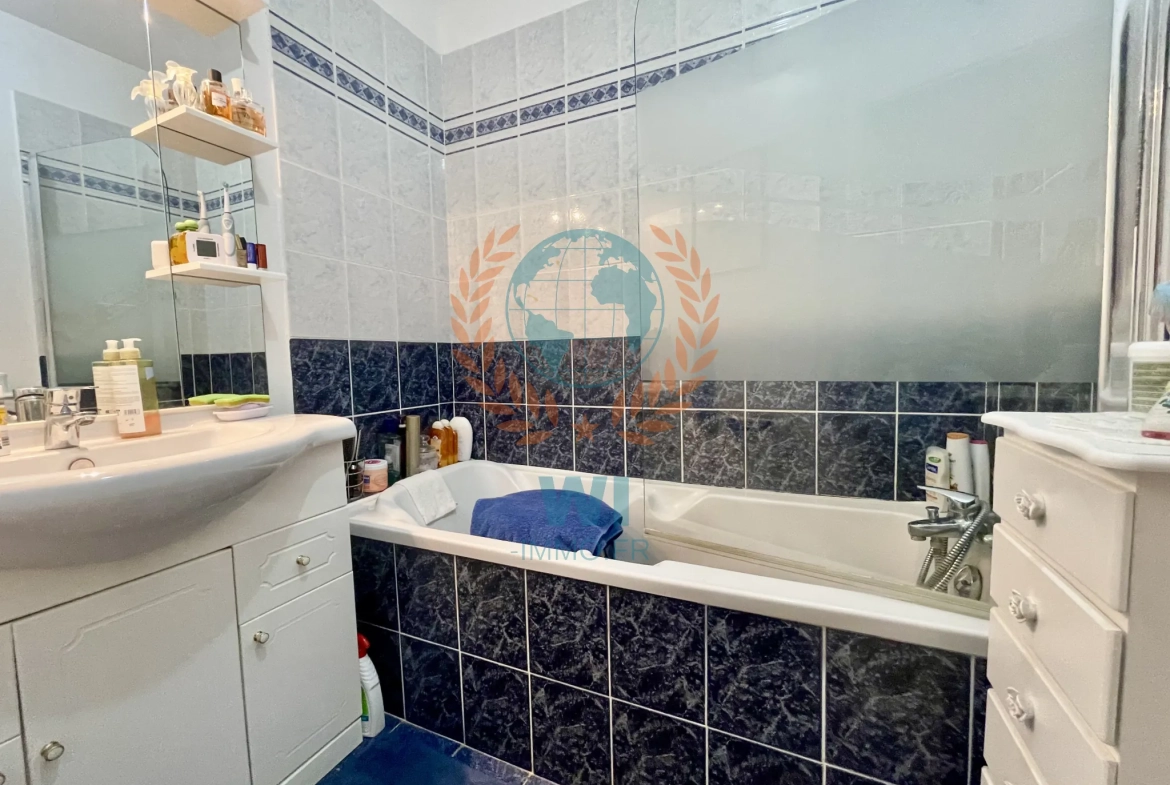 Appartement 2 pièces avec terrasse, jardin et garage à Frejus 
