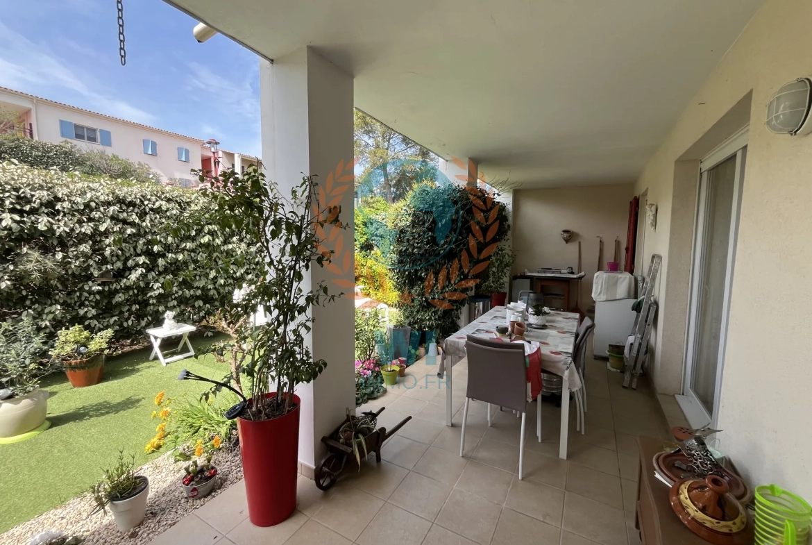 Appartement 2 pièces avec terrasse, jardin et garage à Frejus 