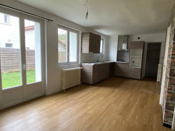 Maison à vendre à Monsempron-Libos avec 3 chambres et jardin proche des commodités