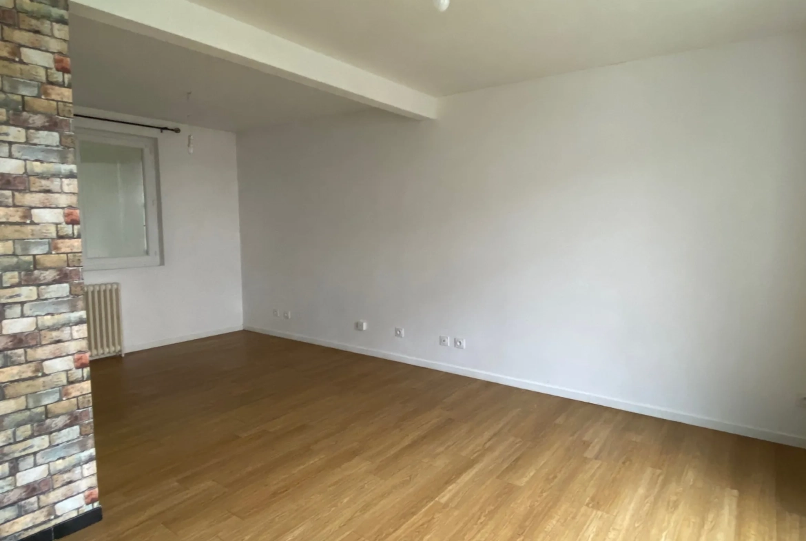 Maison à vendre à Monsempron-Libos avec 3 chambres et jardin proche des commodités 