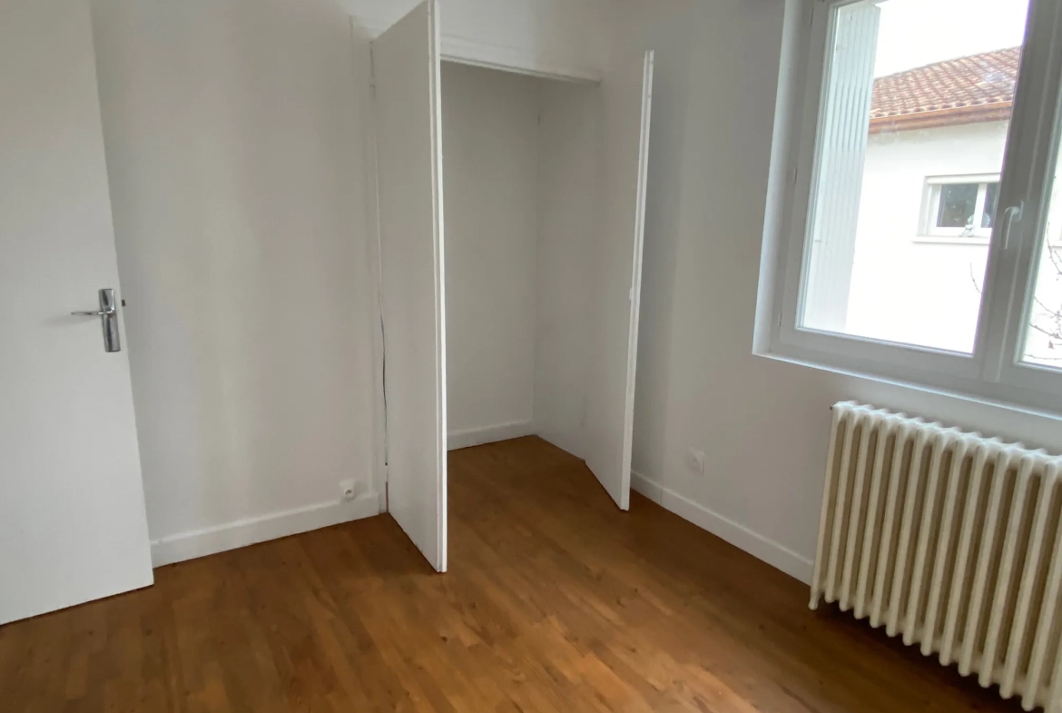 Maison à vendre à Monsempron-Libos avec 3 chambres et jardin proche des commodités 