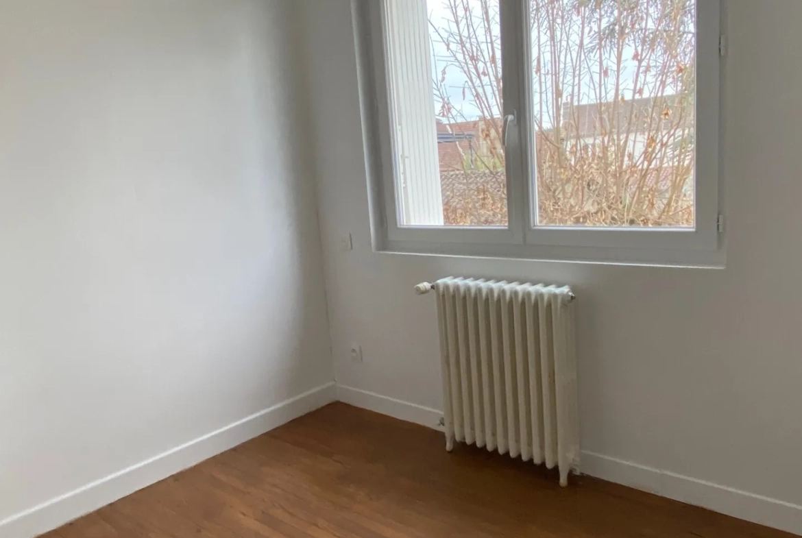 Maison à vendre à Monsempron-Libos avec 3 chambres et jardin proche des commodités 